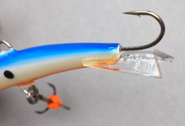 Balance Jig Hopeakala, Farbe: Blue Black-Dot Orange UV33B, 15 Gramm, Länge: 6,5 cm von The Finnish Lure Company (Jarmo Rapala)
